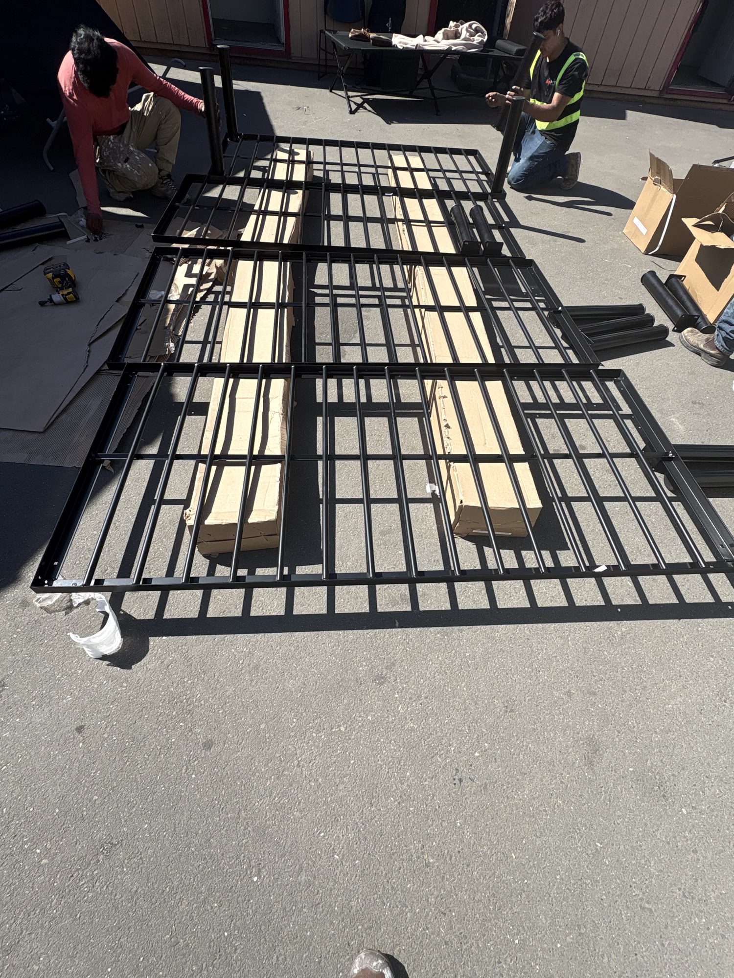 Crew assembling Series 600 platform beds